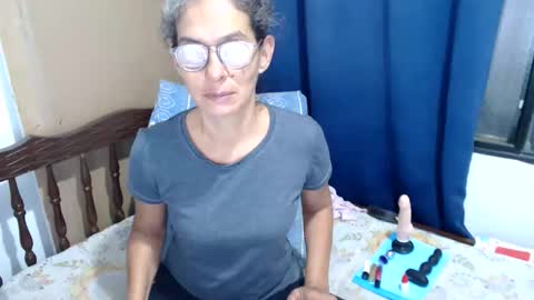 Snapshot of kattydirty144 chatting on October 29, 9:27 pm angel online show from October 29, 9:27 pm