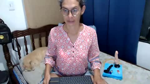 Snapshot of kattydirty144 chatting on November 6, 10:43 pm angel online show from November 6, 10:43 pm