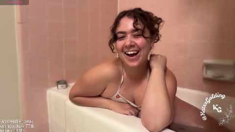 Snapshot of katxxgolding chatting on November 8, 7:08 am Princesse Kat online show from November 8, 7:08 am