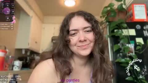 Snapshot of katxxgolding chatting on November 8, 10:52 pm Princesse Kat online show from November 8, 10:52 pm