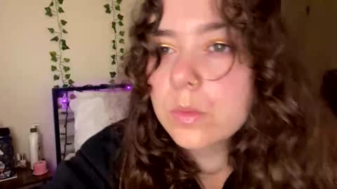 Snapshot of katxxgolding chatting on December 17, 9:54 pm Princesse Kat online show from December 17, 9:54 pm