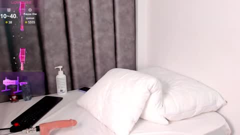 Snapshot of katy_thompson_ chatting on January 21, 6:11 am Katherin online show from January 21, 6:11 am