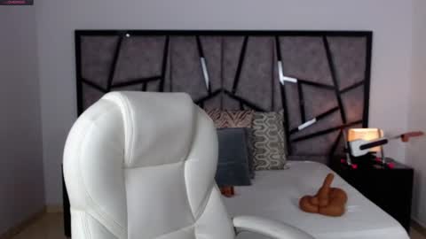 Snapshot of katya_ruiz chatting on January 16, 4:17 am Katya Ruiz online show from January 16, 4:17 am