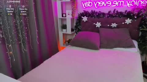 Snapshot of katyaneilson chatting on December 24, 7:06 am Kate online show from December 24, 7:06 am