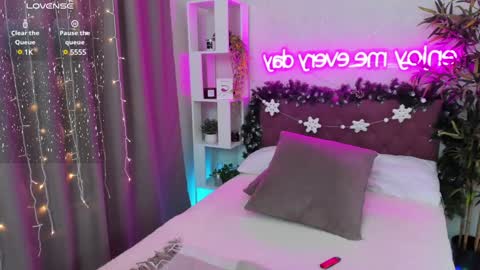 Snapshot of katyaneilson chatting on January 5, 5:09 am Kate online show from January 5, 5:09 am