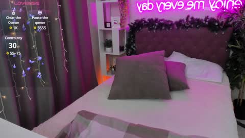 Snapshot of katyaneilson chatting on January 25, 6:23 am Kate online show from January 25, 6:23 am