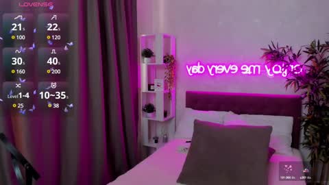 Snapshot of katyaneilson chatting on February 19, 10:01 am Kate online show from February 19, 10:01 am