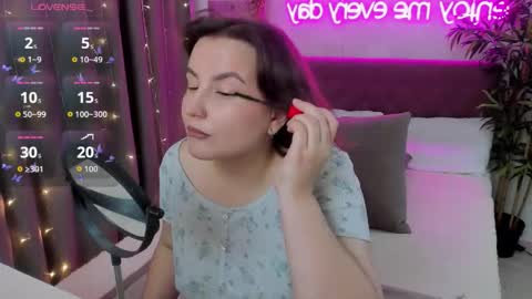 Snapshot of katyaneilson chatting on September 12, 5:07 am Kate online show from September 12, 5:07 am