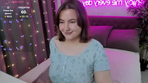 Snapshot of katyaneilson chatting on October 4, 4:21 am Kate online show from October 4, 4:21 am