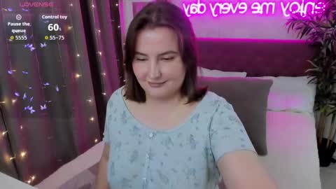 Snapshot of katyaneilson chatting on October 15, 5:40 am Kate online show from October 15, 5:40 am