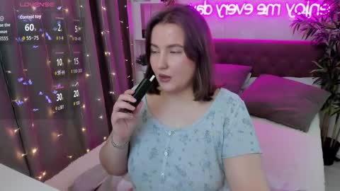 Snapshot of katyaneilson chatting on October 16, 5:08 am Kate online show from October 16, 5:08 am