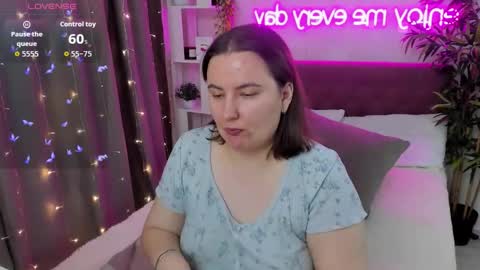 Snapshot of katyaneilson chatting on October 17, 5:10 am Kate online show from October 17, 5:10 am