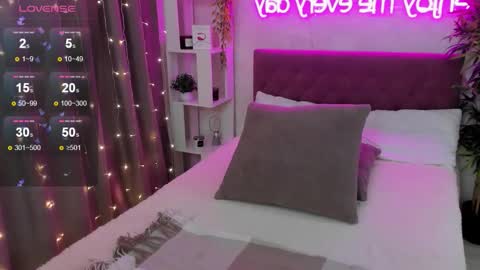 Snapshot of katyaneilson chatting on November 12, 5:08 am Kate online show from November 12, 5:08 am