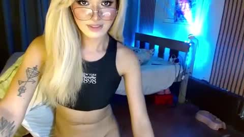 Snapshot of katykiat chatting on December 20, 1:36 am katykiat online show from December 20, 1:36 am