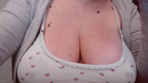 Snapshot of katynextdoor chatting on November 7, 2:11 am Katy online show from November 7, 2:11 am