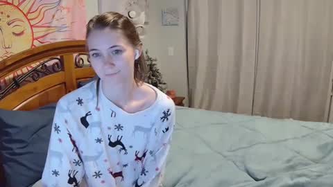 Snapshot of katynowhere chatting on December 3, 1:41 am Katy online show from December 3, 1:41 am