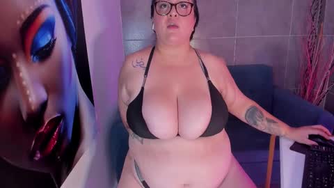 Snapshot of katypersian_ chatting on November 13, 5:45 pm Katy Persian online show from November 13, 5:45 pm