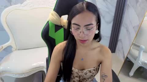 Snapshot of katyrider_a chatting on October 1, 12:44 pm katyrider_a online show from October 1, 12:44 pm