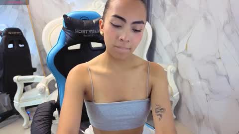 Snapshot of katyrider_a chatting on October 5, 1:31 pm katyrider_a online show from October 5, 1:31 pm