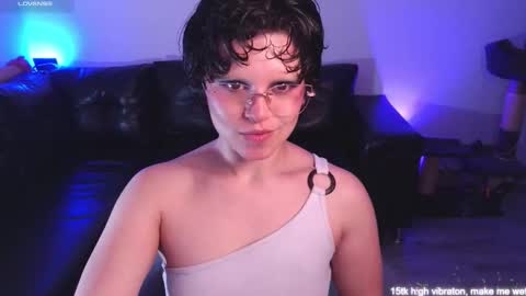 Snapshot of katyxxx_043 chatting on November 24, 9:36 pm katyxxx_043 online show from November 24, 9:36 pm