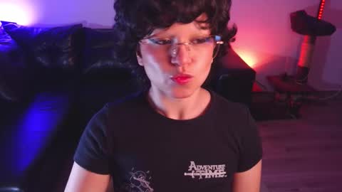 Snapshot of katyxxx_043 chatting on December 4, 3:05 am katyxxx_043 online show from December 4, 3:05 am