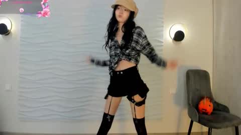 mai online show from December 1, 3:17 pm