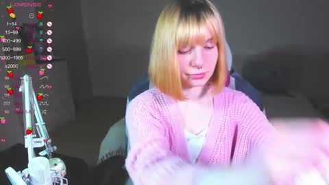 Snapshot of kawaii_power_uwu chatting on January 10, 12:26 pm Kira-chan online show from January 10, 12:26 pm