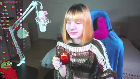 Snapshot of kawaii_power_uwu chatting on January 24, 3:24 pm Kira-chan online show from January 24, 3:24 pm