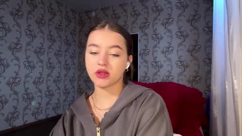 Snapshot of kawaites chatting on March 4, 6:08 am Lana online show from March 4, 6:08 am