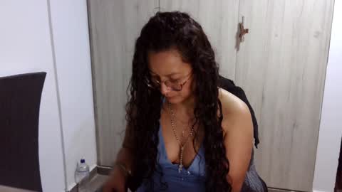  Khawit  online show from December 29, 7:06 am