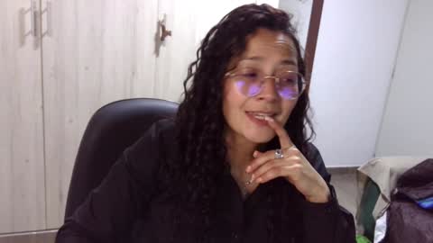  Khawit  online show from January 1, 3:13 am