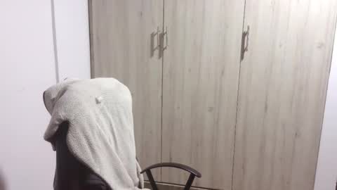  Khawit  online show from February 26, 3:32 am