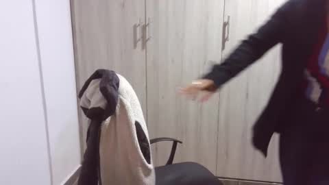  Khawit  online show from February 26, 5:17 pm