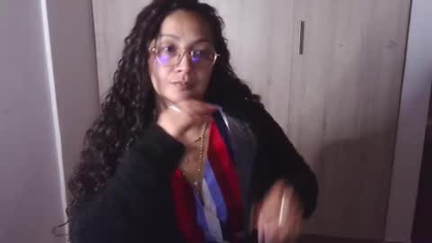  Khawit  online show from February 27, 9:14 pm