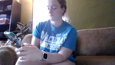 Snapshot of kaybug98 chatting on February 17, 1:10 pm kaybug98 online show from February 17, 1:10 pm