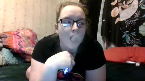 Snapshot of kaybug98 chatting on March 9, 2:39 am kaybug98 online show from March 9, 2:39 am