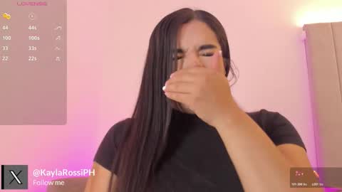 Kayla online show from November 18, 6:45 pm