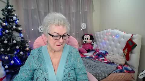 Snapshot of kaylesmoll chatting on January 22, 2:15 am kaylesmoll online show from January 22, 2:15 am