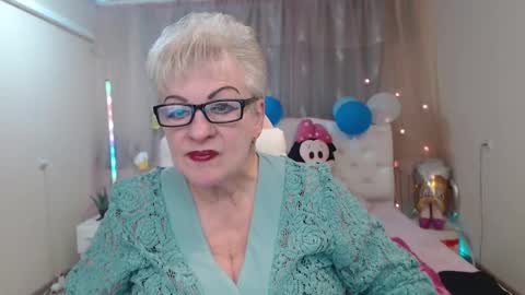 Snapshot of kaylesmoll chatting on October 8, 6:38 pm kaylesmoll online show from October 8, 6:38 pm