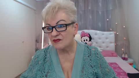 Snapshot of kaylesmoll chatting on November 15, 7:43 pm kaylesmoll online show from November 15, 7:43 pm