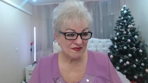 Snapshot of kaylesmoll chatting on December 16, 8:03 pm kaylesmoll online show from December 16, 8:03 pm