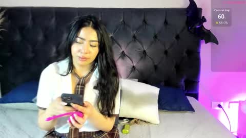 Snapshot of kayli_purple chatting on October 23, 7:18 am Kayli online show from October 23, 7:18 am