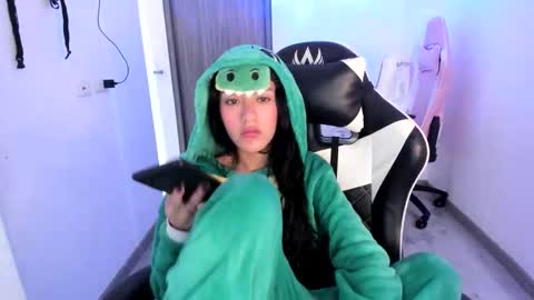 Snapshot of kaylie_xxx chatting on November 19, 11:21 am kaylie online show from November 19, 11:21 am