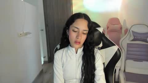 Snapshot of kaylie_xxx chatting on November 21, 9:35 pm kaylie online show from November 21, 9:35 pm