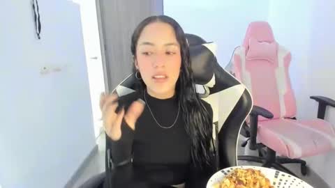 Snapshot of kaylie_xxx chatting on November 28, 5:37 pm kaylie online show from November 28, 5:37 pm