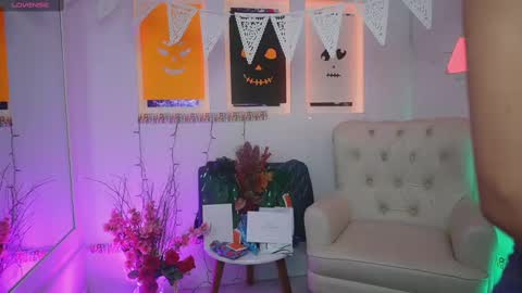 Kayra online show from October 8, 11:30 am