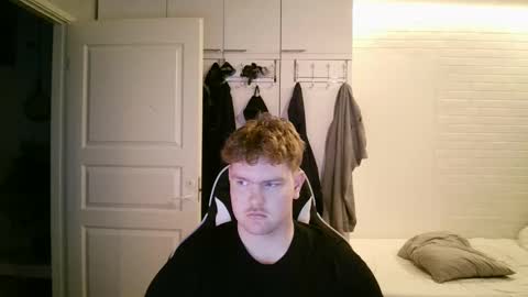 Snapshot of kayttajaviides5 chatting on November 4, 7:40 am Aatu online show from November 4, 7:40 am