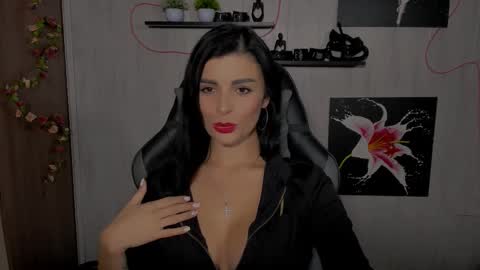 kayworl online show from December 6, 4:06 pm