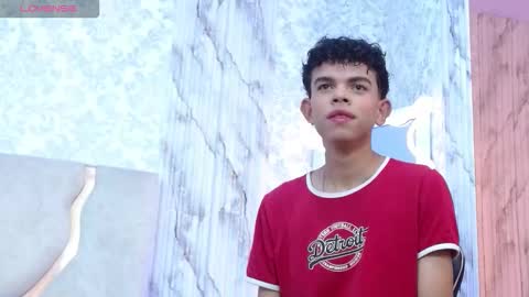 Snapshot of keahi_tay chatting on March 4, 11:49 am keahi online show from March 4, 11:49 am