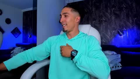 Snapshot of keelanmg chatting on February 16, 1:58 am keelanmg online show from February 16, 1:58 am